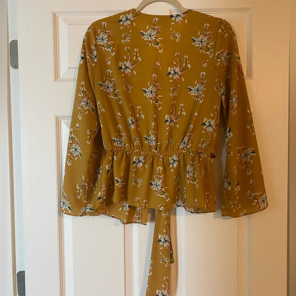 Skies are Blue, Yellow Blouse - Picture 4 of 6